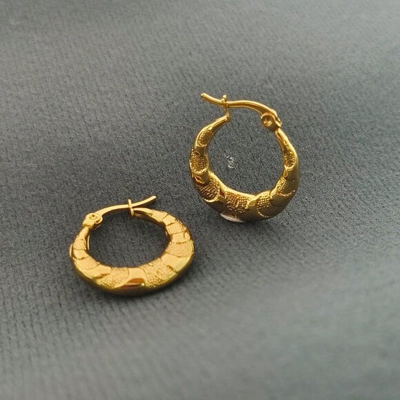 18k Plated Snake Skin Pattern Oil-Pressed Hoop Earrings - Picture 6 of 6